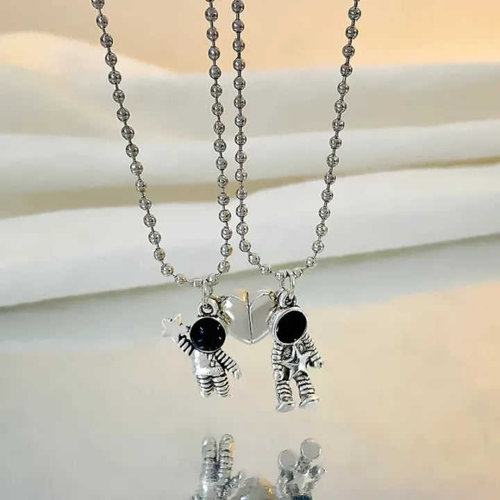2X Beautiful Astronaut & Heart Magnetic Necklaces For Couple