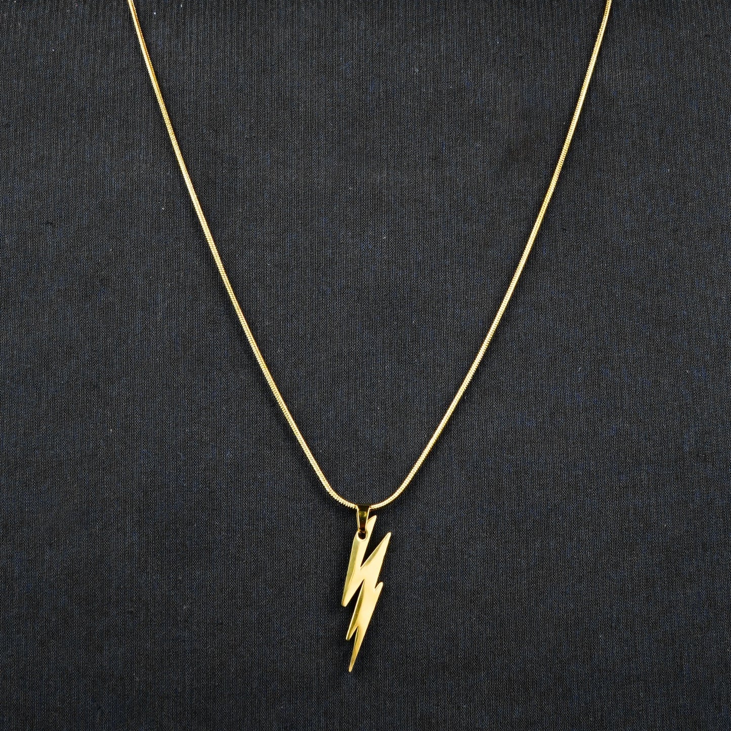 Lightning pendant with golden Roundcut chain