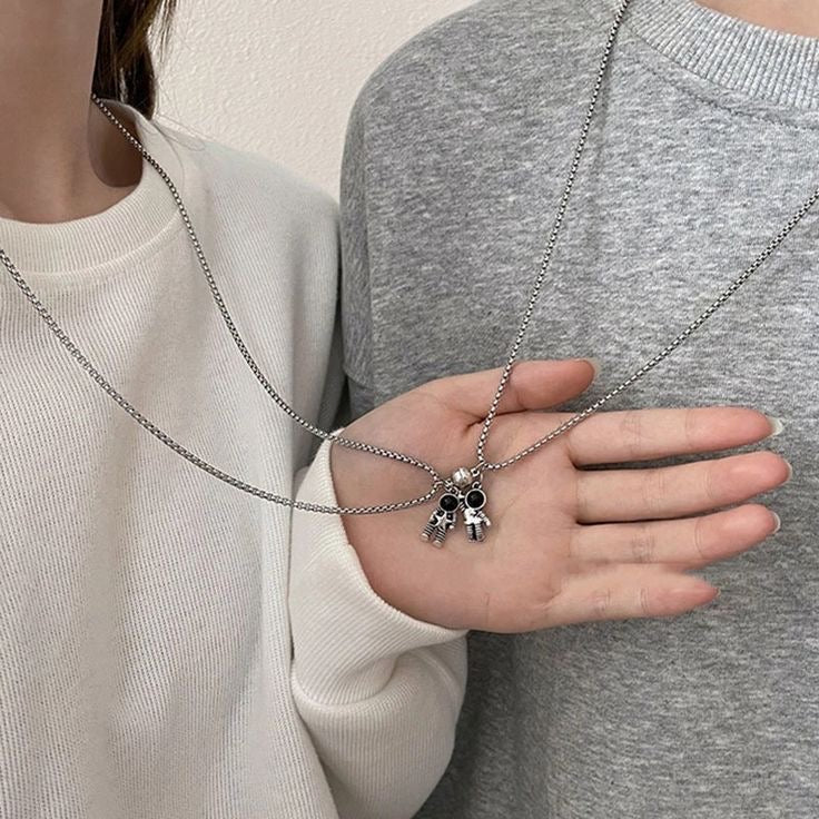 2X Beautiful Astronaut & Heart Magnetic Necklaces For Couple