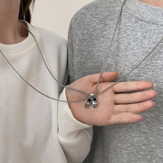2X Beautiful Astronaut & Heart Magnetic Necklaces For Couple